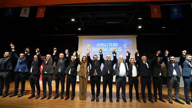 Ataşehir’de 6 meclis üyesi AK Parti’ye katıldı: 1’i İBB meclis üyesi