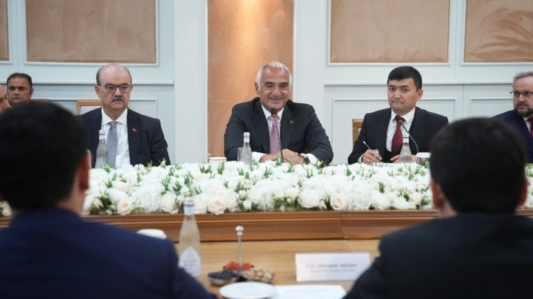 Bakan Ersoy, Özbekistan’ın bağımsızlığının 35. yıl dönümünde Taşkent’te