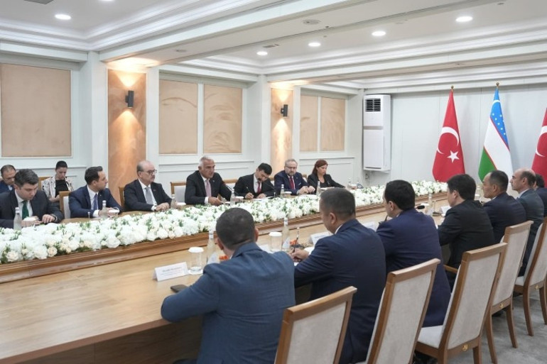 Bakan Ersoy, Özbekistan’ın bağımsızlığının 35. yıl dönümünde Taşkent’te