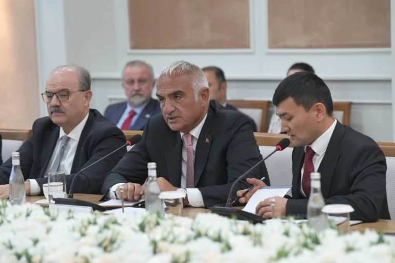 Bakan Ersoy, Özbekistan’ın bağımsızlığının 35. yıl dönümünde Taşkent’te