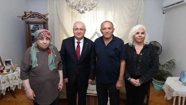 Bakan Güler, şehit Alaattin Buluç’un ailesini ziyaret etti