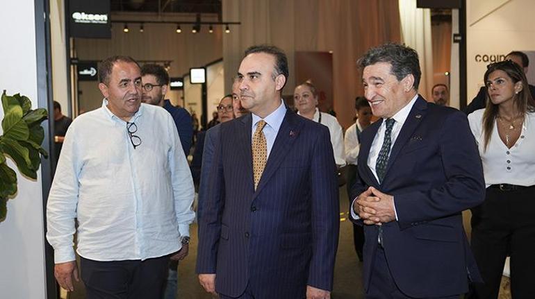Bakan Kacır, 'FurnishingsveDesign Istanbul' fuarını ziyaret etti