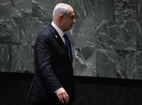 BM’de dev protesto! Tutuklanma emri olan Netanyahu boş salona konuştu