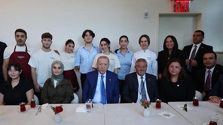 Cumhurbaşkanı Erdoğan New York'ta uğradığı kafede vatandaşlarla sohbet etti