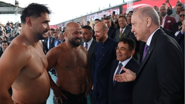 Cumhurbaşkanı Erdoğan, Yağlı Güreş Cumhurbaşkanlığı Kupası’nı izledi