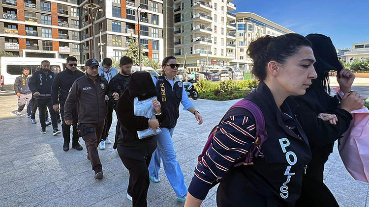 Edirne'de 274 milyonluk yasa dışı bahis operasyonu: 7 şüpheli adliyede 2 Edirne'de 274 milyonluk yasa dışı bahis operasyonu: 7 şüpheli adliyede