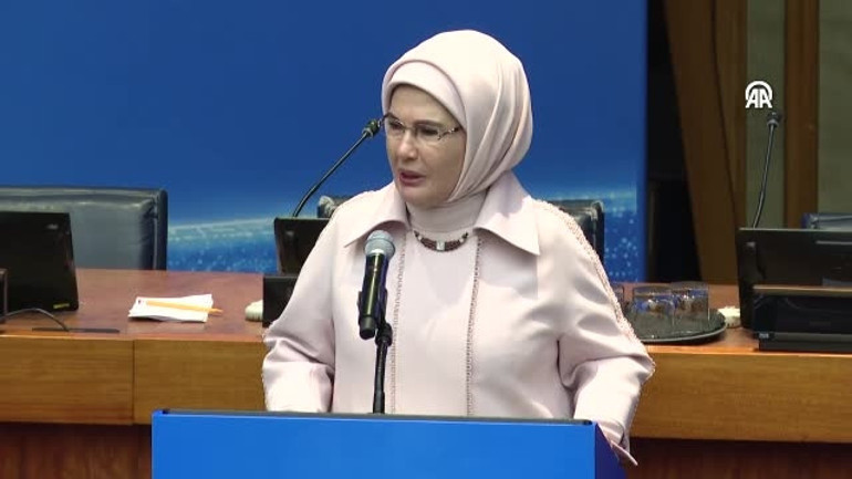 Emine Erdoğan: Çocuklar, kullanıcı profiline indirgenmiş bir hedef kitleye dönüştürüldü