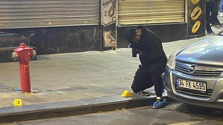 Esenler'de hareketli anlar! Bıçakla polislerin üzerine yürüyen şüpheli etkisiz hale getirildi