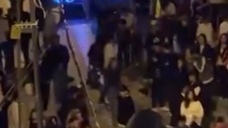 Esenyurt'ta asker eğlencesinde silahlı ve bıçaklı kavga: 2 yaralı 2 Esenyurt'ta asker eğlencesinde silahlı ve bıçaklı kavga: 2 yaralı