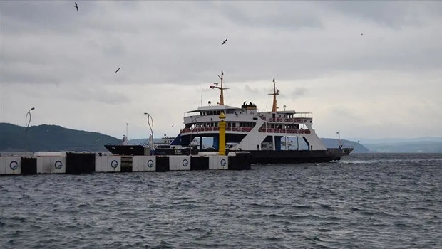 Gökçeada feribot seferlerine fırtına engeli