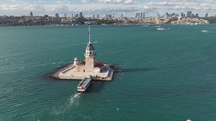 İstanbul Boğazı yağmur sonrası turkuaza büründü: Eşsiz manzaralar havadan görüntülendi 2 İstanbul Boğazı yağmur sonrası turkuaza büründü: Eşsiz manzaralar havadan görüntülendi