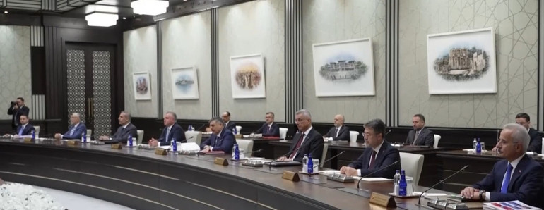 Kabine yarın kritik gündemle toplanıyor: Fon soruşturması ve terörsüz Türkiye süreci masada