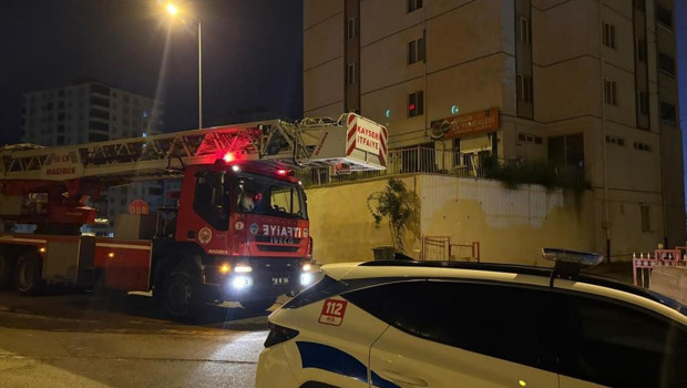 Kayseri’de 10 katlı binada yangın paniği