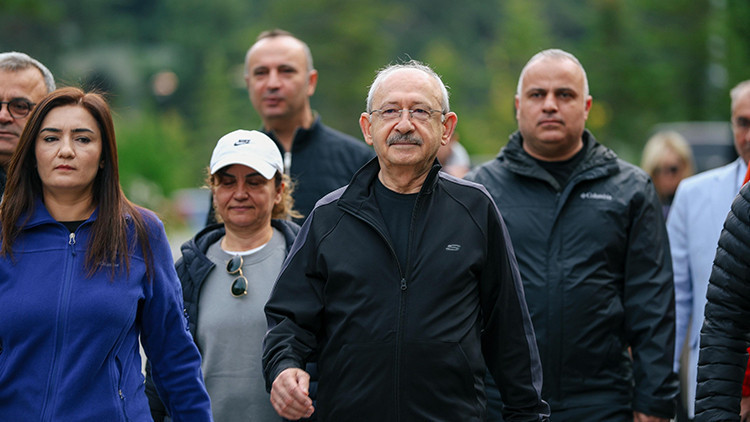Kılıçdaroğlu, Abant Gölü Milli Parkı’nda sabah yürüyüşü yaptı 2 Kılıçdaroğlu, Abant Gölü Milli Parkı’nda sabah yürüyüşü yaptı