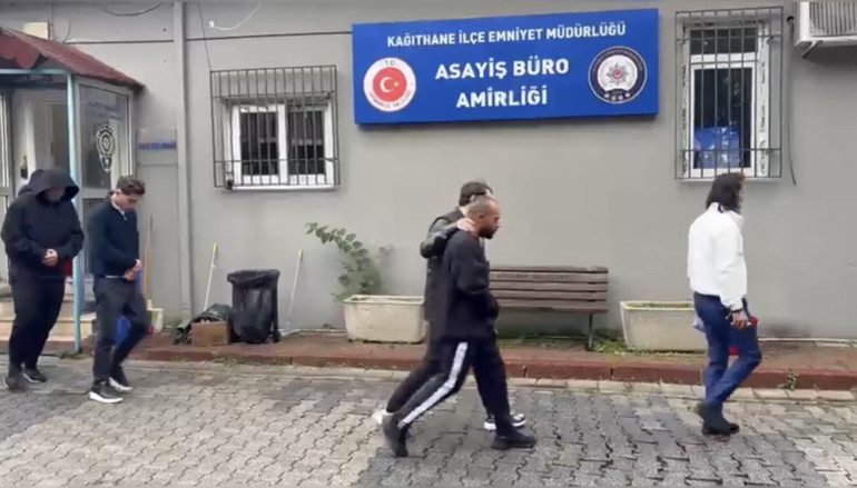 Koli bandıyla bağlayıp 3 gün boyunca darbettiler: Polis baskınıyla özgürlüklerine kavuştular