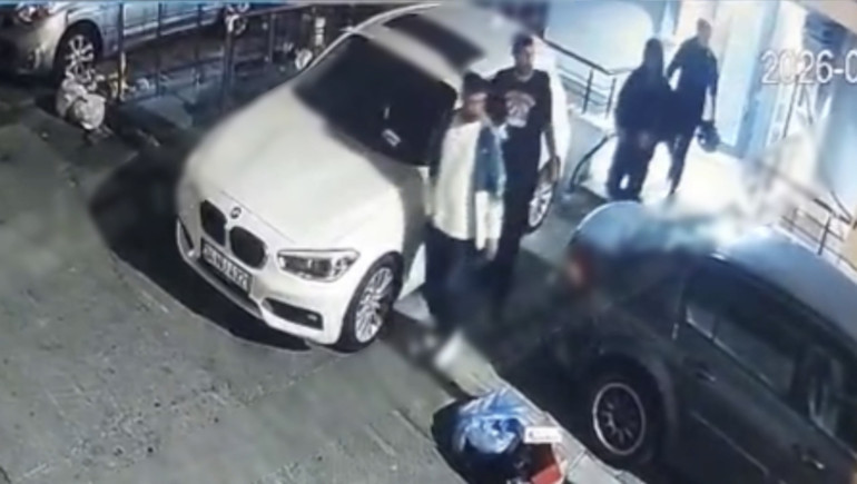 Koli bandıyla bağlayıp 3 gün boyunca darbettiler: Polis baskınıyla özgürlüklerine kavuştular