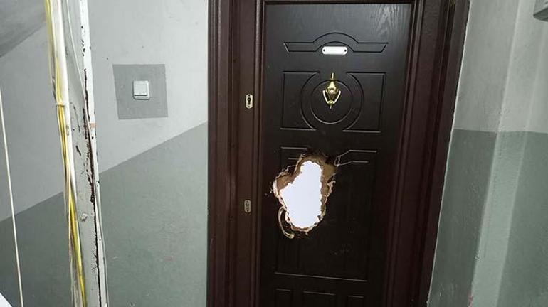 Komşusunun kapısını matkapla deldi! Yaşadığı korkuyu böyle anlattı: Evden çıkamaz hale geldiler 4 Komşusunun kapısını matkapla deldi! Yaşadığı korkuyu böyle anlattı: Evden çıkamaz hale geldiler