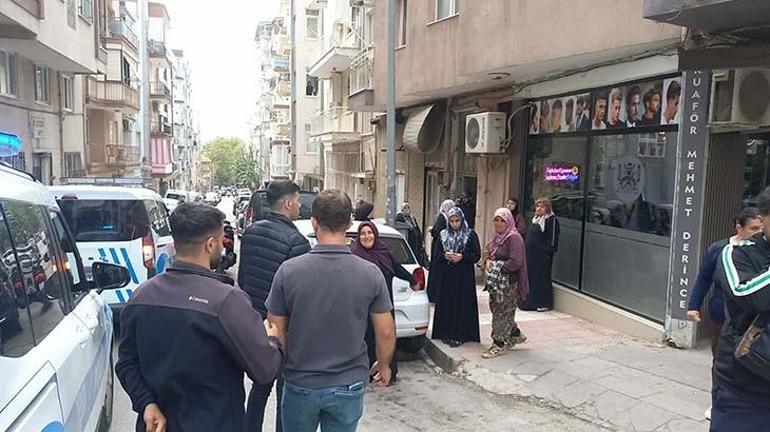 Komşusunun kapısını matkapla deldi! Yaşadığı korkuyu böyle anlattı: Evden çıkamaz hale geldiler 5 Komşusunun kapısını matkapla deldi! Yaşadığı korkuyu böyle anlattı: Evden çıkamaz hale geldiler