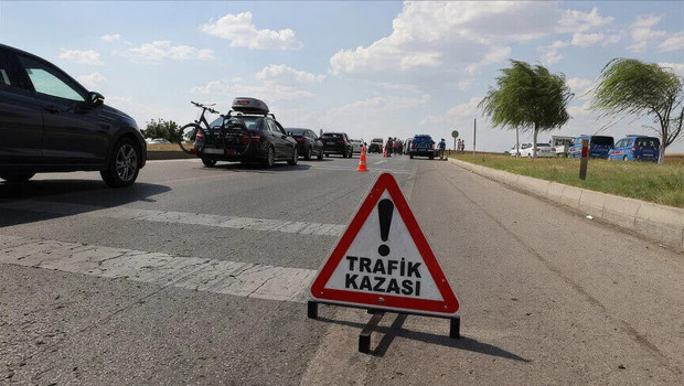 Kütahya’da iki otomobil çarpıştı: 2 ölü, 8 yaralı