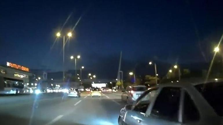 Makas atıp kazaya neden olduktan sonra kaçtı! Ehliyetsiz sürücüye rekor ceza 4 Makas atıp kazaya neden olduktan sonra kaçtı! Ehliyetsiz sürücüye rekor ceza