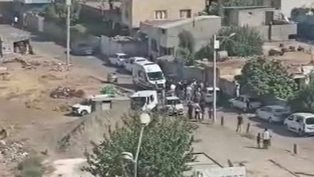 Mardin’de sokak ortasında silahlı saldırı: Husumetlilerinin vurduğu adamın durumu ağır