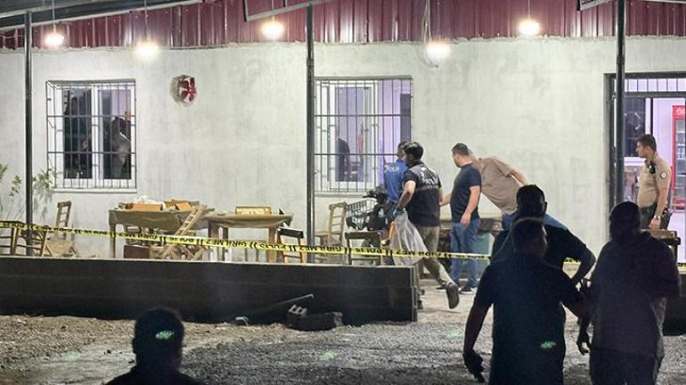 Mersin'de kahvehaneye silahlı saldırı! Ölü ve yaralılar var 6 Mersin'de kahvehaneye silahlı saldırı! Ölü ve yaralılar var