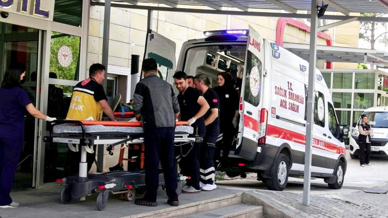 Nefes kesen tatbikat gerçeği aratmadı: Mahalle muhtarı olaya müdahale etmeye çalıştı