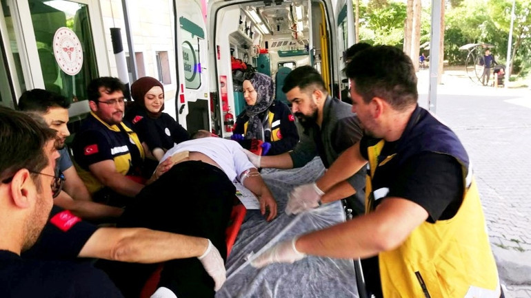 Nefes kesen tatbikat gerçeği aratmadı: Mahalle muhtarı olaya müdahale etmeye çalıştı