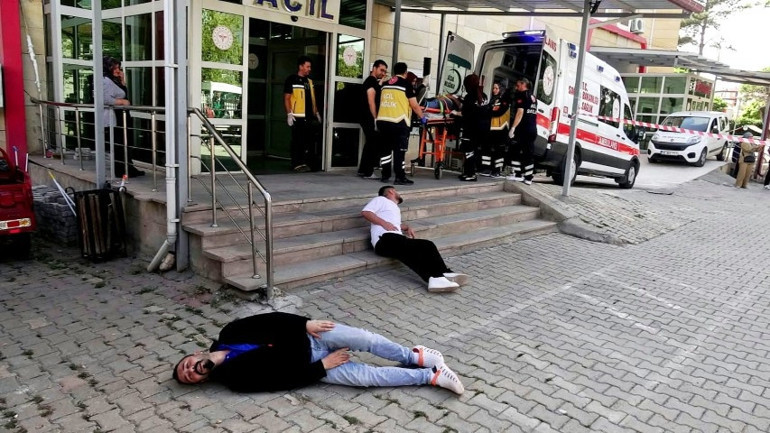 Nefes kesen tatbikat gerçeği aratmadı: Mahalle muhtarı olaya müdahale etmeye çalıştı