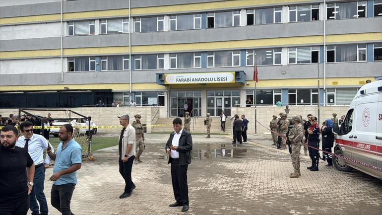 Öğretmen, okul bahçesinde yeğeni tarafından öldürüldü | Acı detayı vali açıkladı: Katilini yetiştirip evlat olarak bakmış