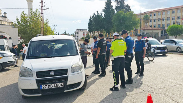 Riskli okullara sabit polis