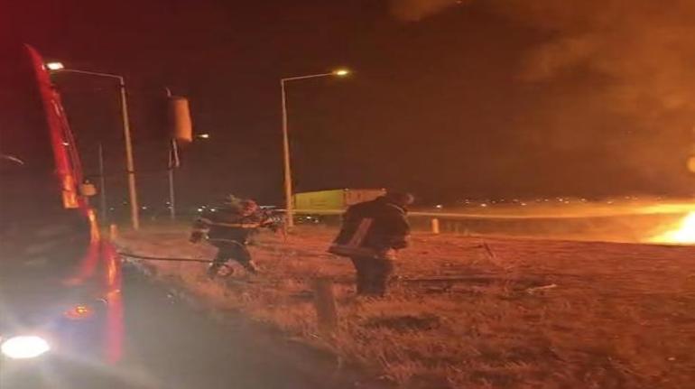 Seyir halinde yanmaya başlayan TIR köprüden düştü