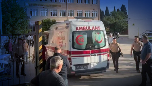 Son dakika... Manisa'da lise önünde silahlı saldırı: Yaralı öğrenciler var, saldırgan aranıyor
