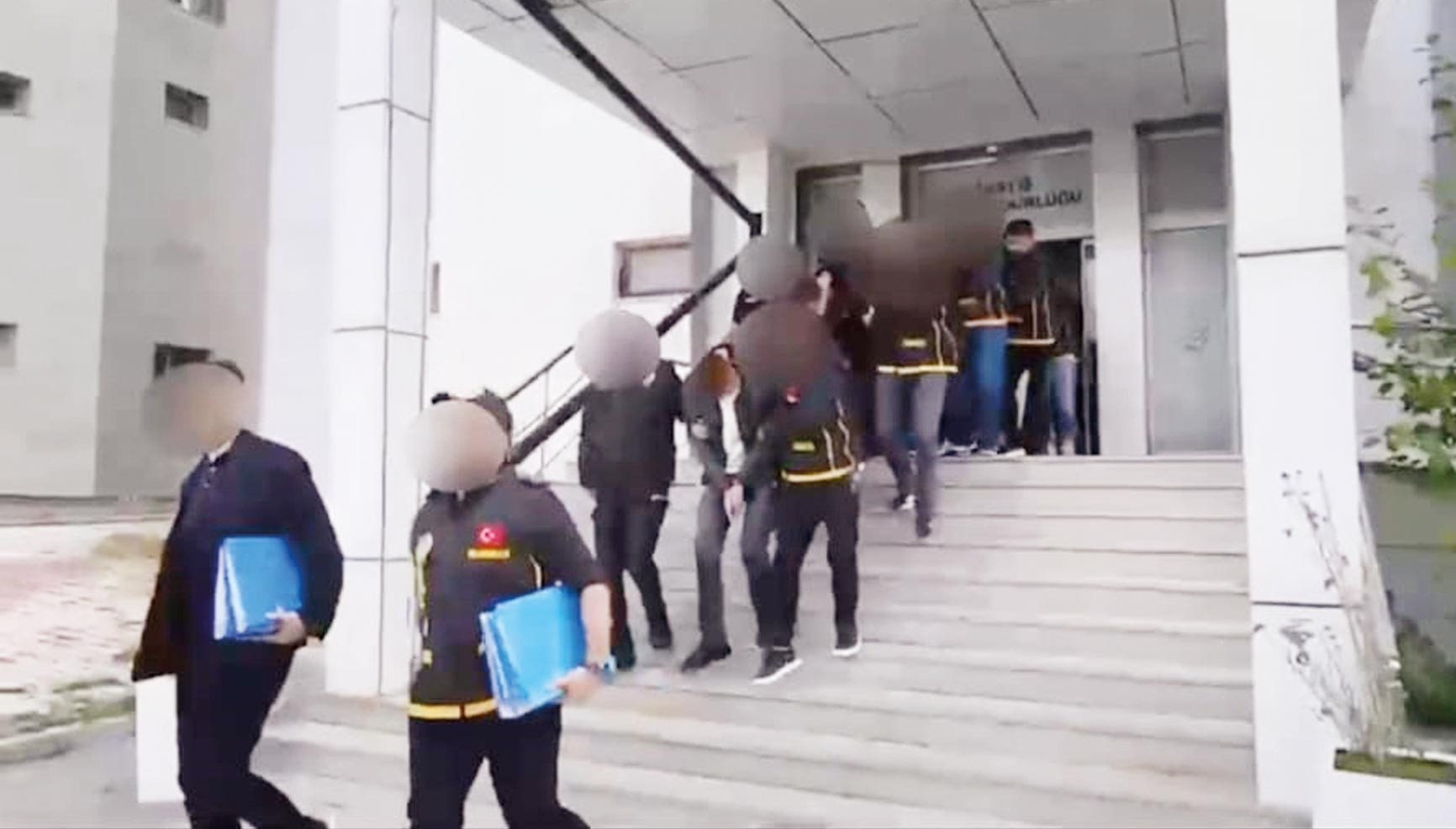 2 milyarlık hesap kesildi... 11 kişi tutuklandı 2 2 milyarlık hesap kesildi... 11 kişi tutuklandı