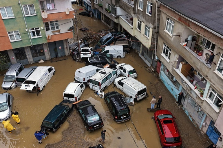 84 yılın en büyük yağışı: ‘Sağanak hücreleri peş peşe geliyor’ | Ne zaman son bulacak Uzman isim tarih vererek uyardı