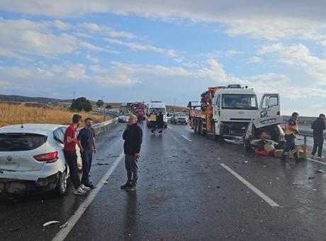Adıyaman’da zincirleme trafik kazası: 4 araç karıştı, 6 yaralı