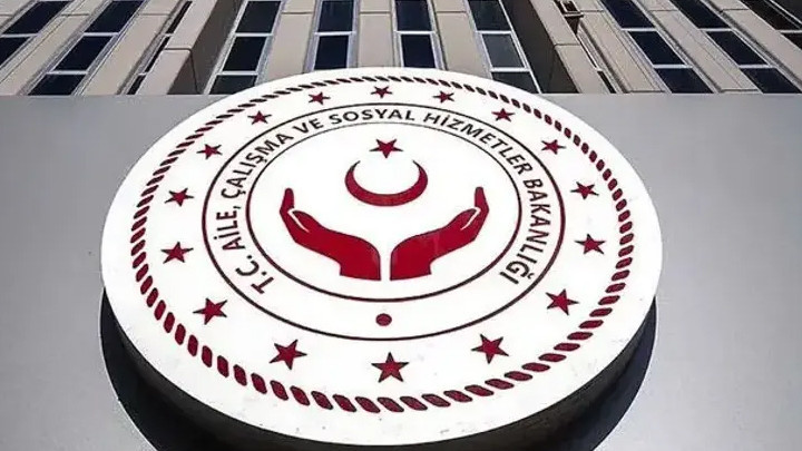 Aile ve Sosyal Hizmetler Bakanlığı'ndan 'çocuk güzellik yarışması' organizasyonuna suç duyurusu