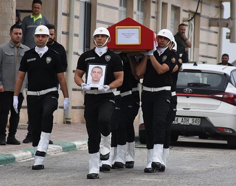 Alabora olan teknede yaşamını yitiren polis, toprağa verildi