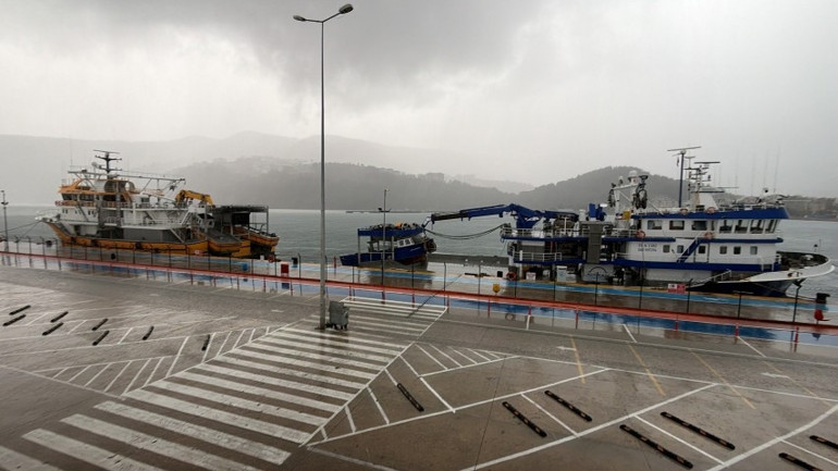 Amasrada fırtına alarmı: 2 metrelik dev dalgalar kıyıyı dövdü