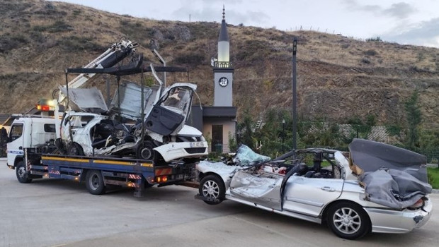 Ankara’da feci kaza… Takla atan otomobil, karşı yönden gelen otomobille çarpıştı: 2 ölü, 2 yaralı