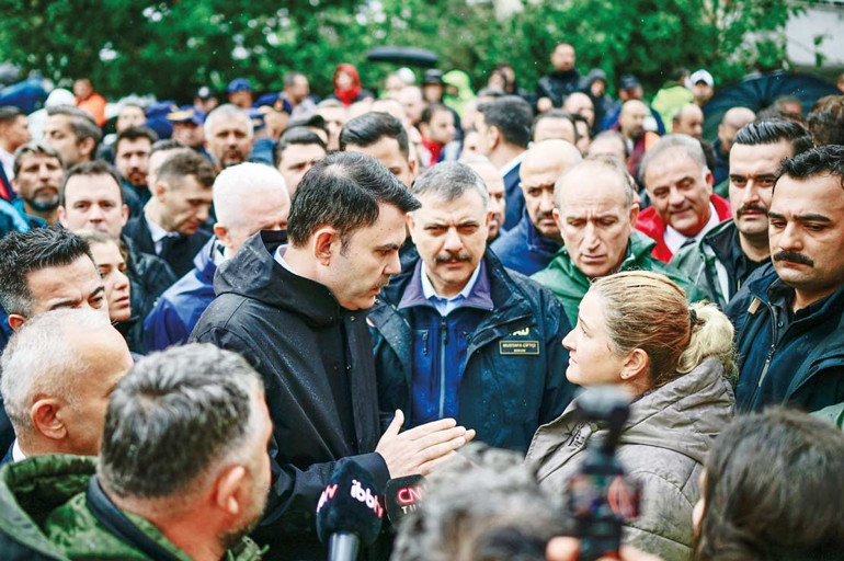 Aracı dereden çıkarılan Derin’in kızları: ‘Ne olur babamı bulun’
