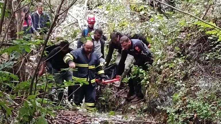 Artvin'de feci kaza: Otomobil uçuruma yuvarlandı! Sürücü Kemal Çevik hayatını kaybetti