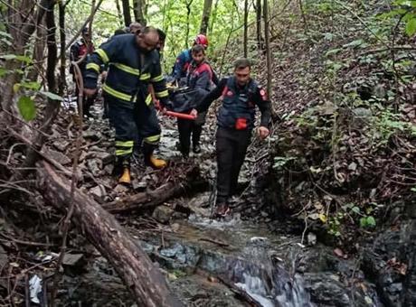 Artvin’de feci kaza: Otomobil uçuruma yuvarlandı! Sürücü Kemal Çevik hayatını kaybetti