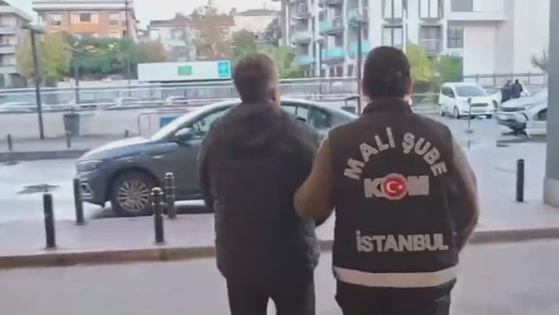 Ataşehir Belediyesi’ne yönelik operasyonda gözaltına alınan 13 kişi adliyeye sevk edildi