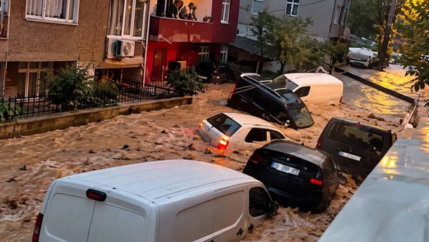 Bakan Gürlek’ten İstanbul’daki sağanak felaketi açıklaması: Adli soruşturmalar başlatılmıştır