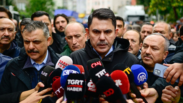 Bakan Kurum ve Bakan Çiftçi Ayazağa’da incelemelerde bulundu! ‘Kayıp 4 vatandaş aranıyor! 60 bin personel sahada’