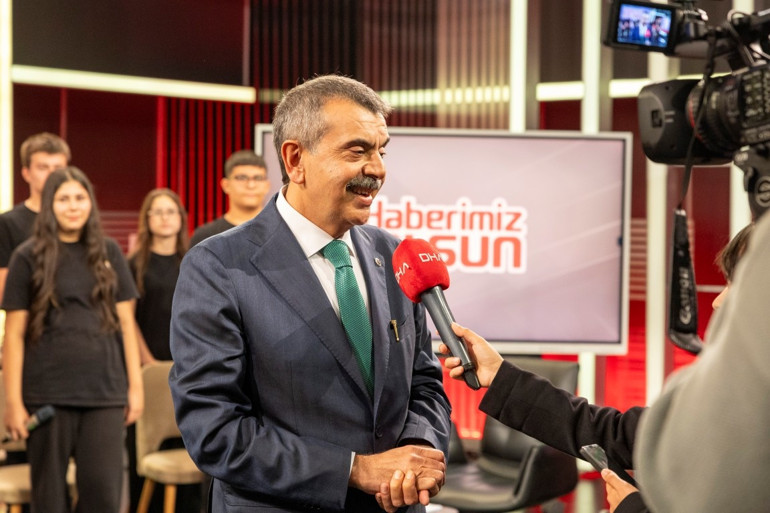 Bakan Tekin, Demirören Medya Lisesini ziyaret etti | Bu projeyi çok önemsiyoruz