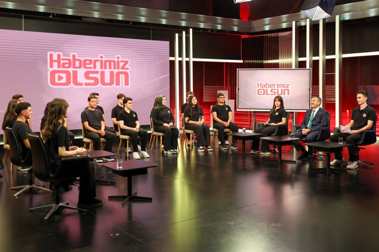 Bakan Tekin, Demirören Medya Lisesini ziyaret etti | Bu projeyi çok önemsiyoruz