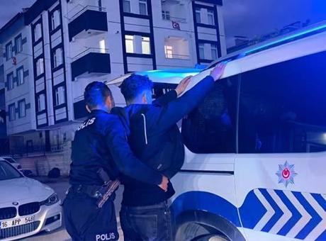 Bursa’da ehliyet sınavına giren kişi kopya düzeneğiyle yakalandı