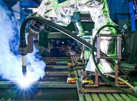 Çin’e yetişme çabası: Gemi inşasında robot kullanımı artıyor